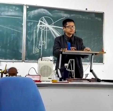 物理老师用电磁铁演奏菊花台